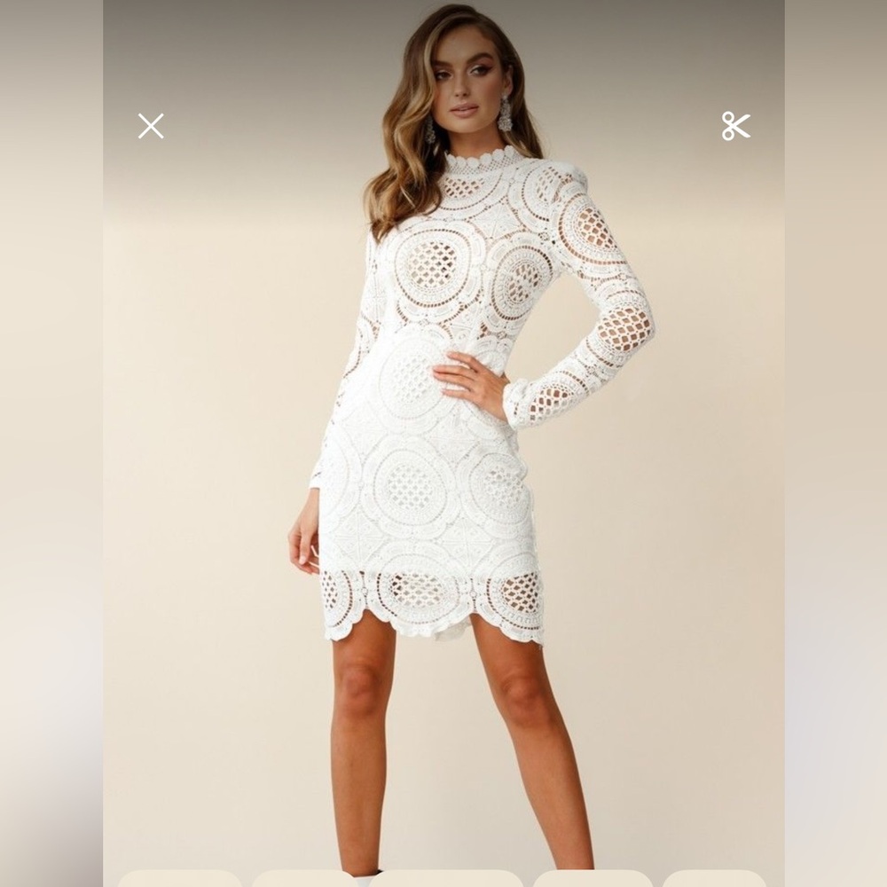 White Crochet Lace Long Sleeve Dress. Scalloped Hem. Size S/M - Picture 7 of 8